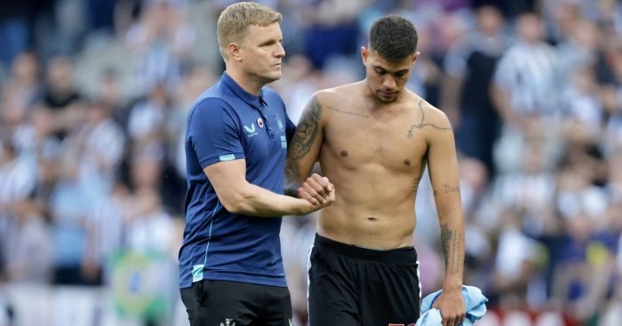 Newcastle-manager-Eddie-Howe-with-midfielder-Bruno-Guimaraes-700x367