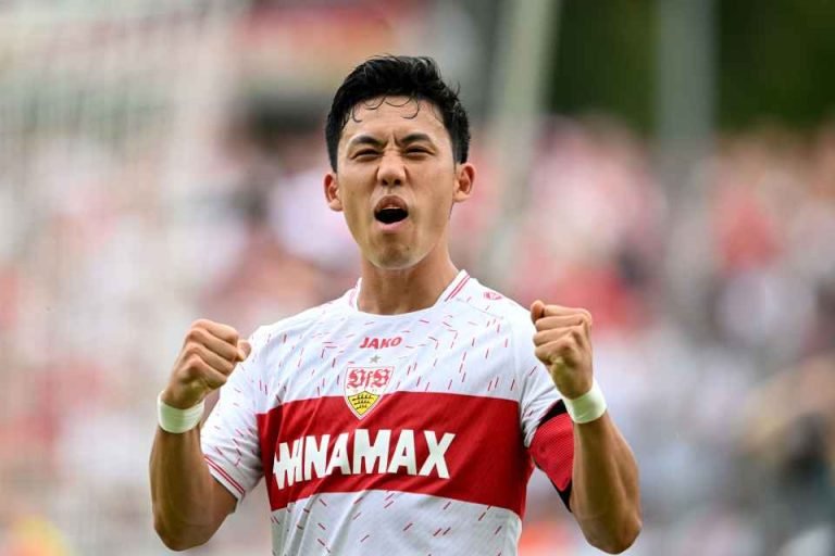 wataru-endo-vfb-stuttgart-celebrates-837556610