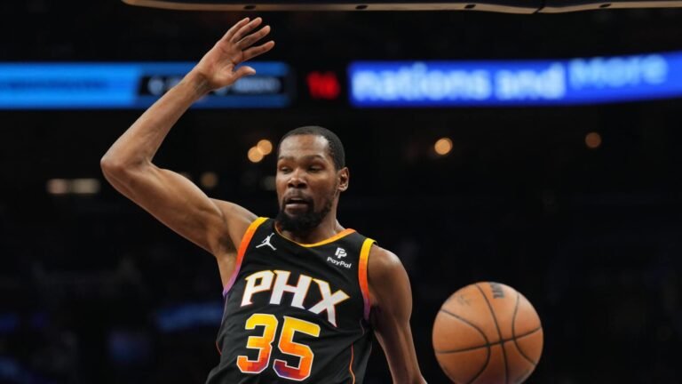 apr-28-2024-phoenix-arizona-usa-phoenix-suns (2)